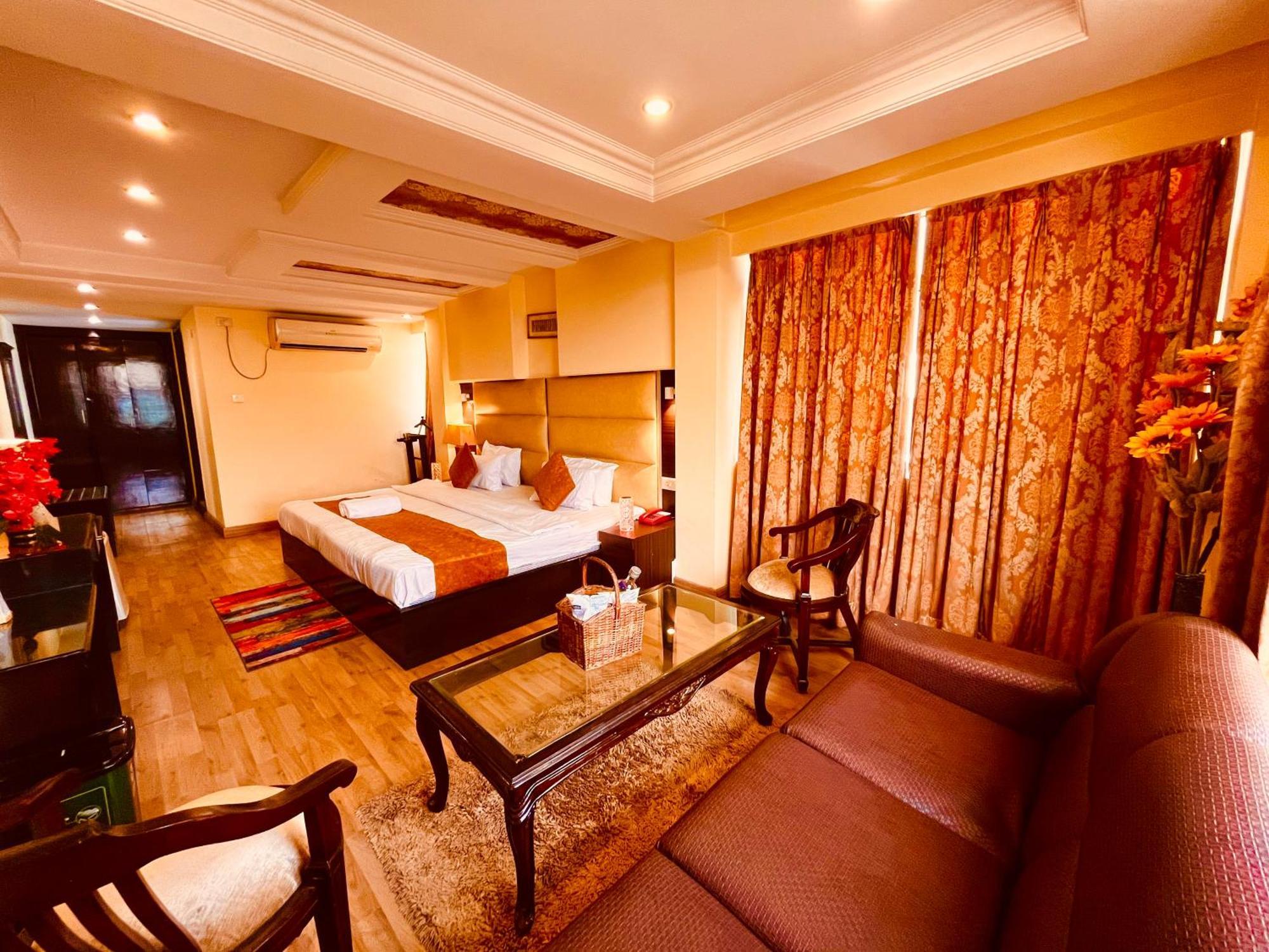 The Reo Luxury Hotel - Haridwar Bagian luar foto