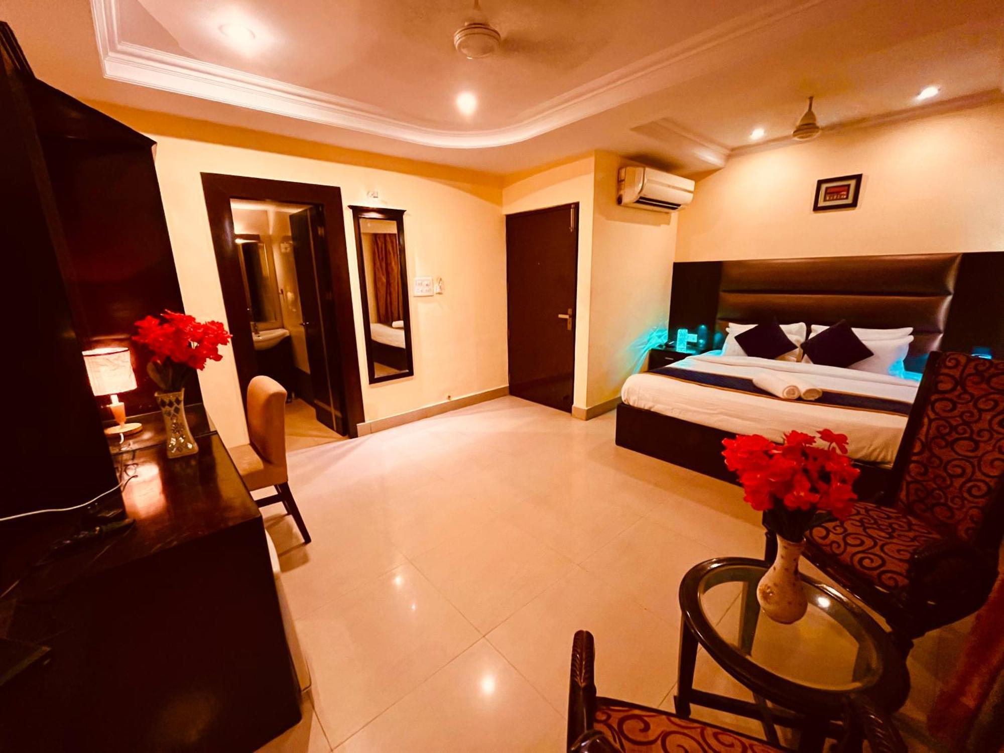 The Reo Luxury Hotel - Haridwar Bagian luar foto